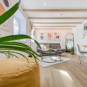 stylisches-apartment-mit-terrasse-in-der-altstadt-von.com-bavaria.com/